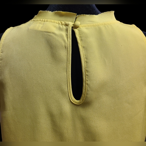 New York & company size XS chartreuse top - Picture 4 of 11